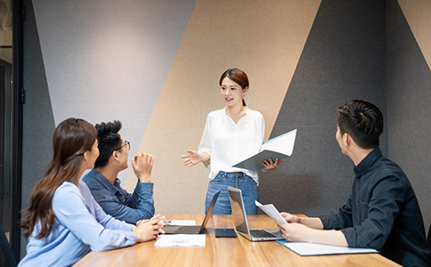 注册公司代办一般多少费用？