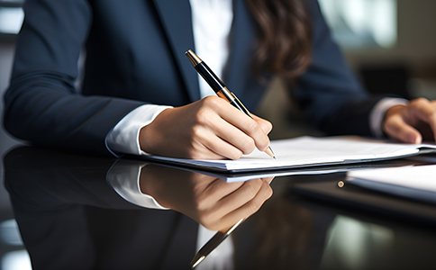 公司注册地变更流程怎么走？