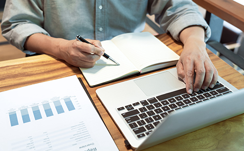 公司注册代理怎么收费？